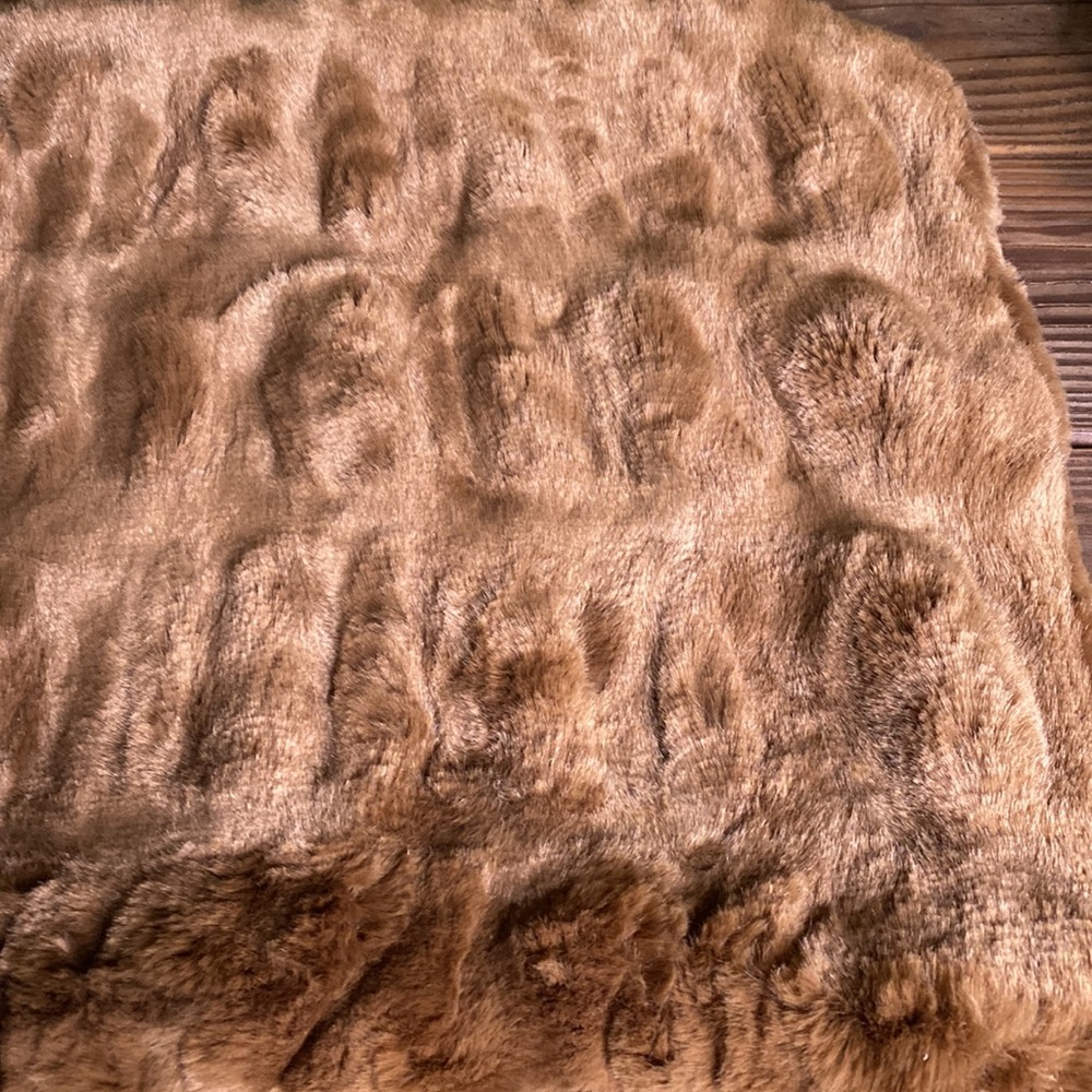 Pottery Barn Cuddly Luxuriously Rich Faux Fur Ruched Brown Lumbar Pillow Cover - Picture 12 of 16